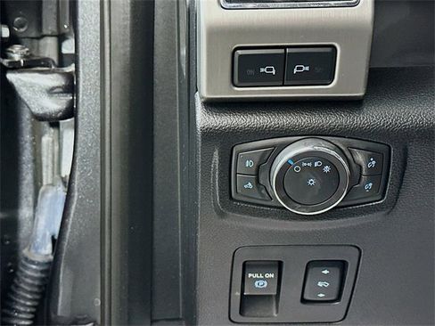 Used 2018 Ford F150 Platinum w/ Equipment Group 701A Luxury image 10