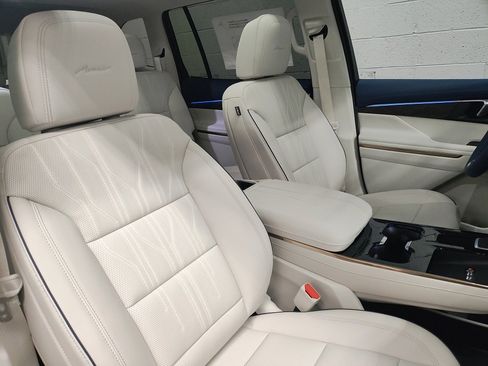 New 2026 Buick Enclave Avenir image 10