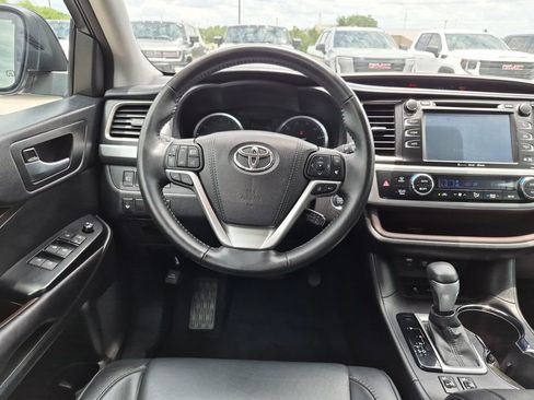 Used 2017 Toyota Highlander XLE FWD image 31