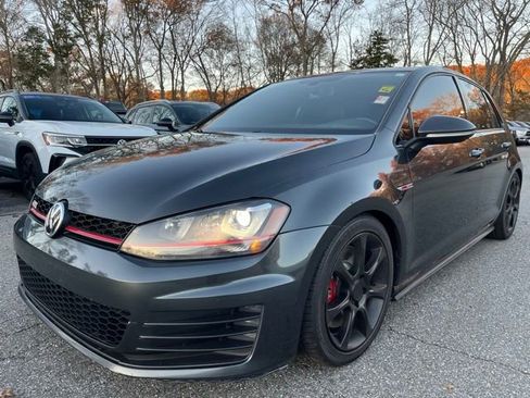 Used 2017 Volkswagen GTI SE image 2