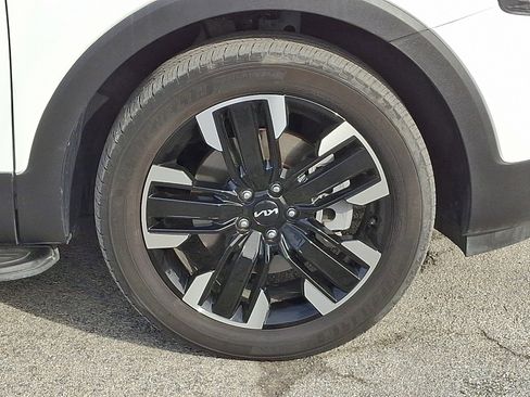 Used 2024 Kia Telluride SX w/ Towing Package image 9