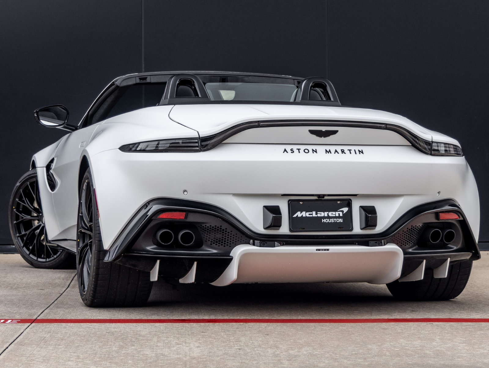 Used 2023 Aston Martin V8 Vantage Roadster RWD image 7
