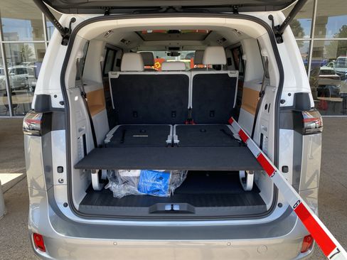 Certified 2025 Volkswagen ID. Buzz 1st Edition RWD image 18