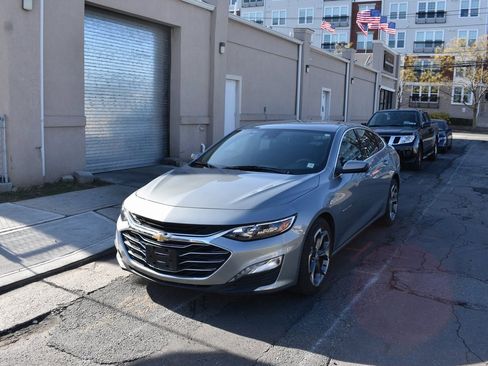 Used 2024 Chevrolet Malibu LT image 2