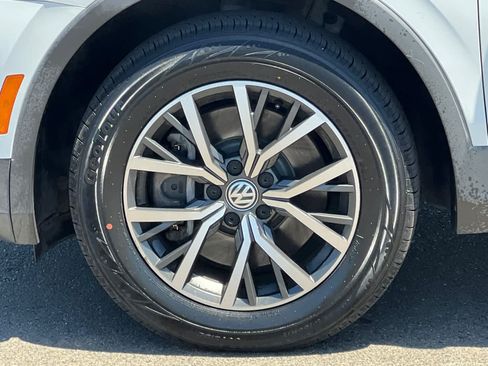 Used 2020 Volkswagen Tiguan SE AWD/4WD image 32