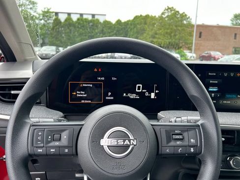 Used 2025 Nissan Kicks SV FWD image 11