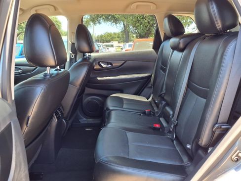 Used 2017 Nissan Rogue SL FWD image 18
