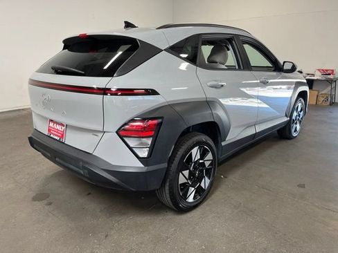 Used 2024 Hyundai Kona SEL AWD/4WD image 3