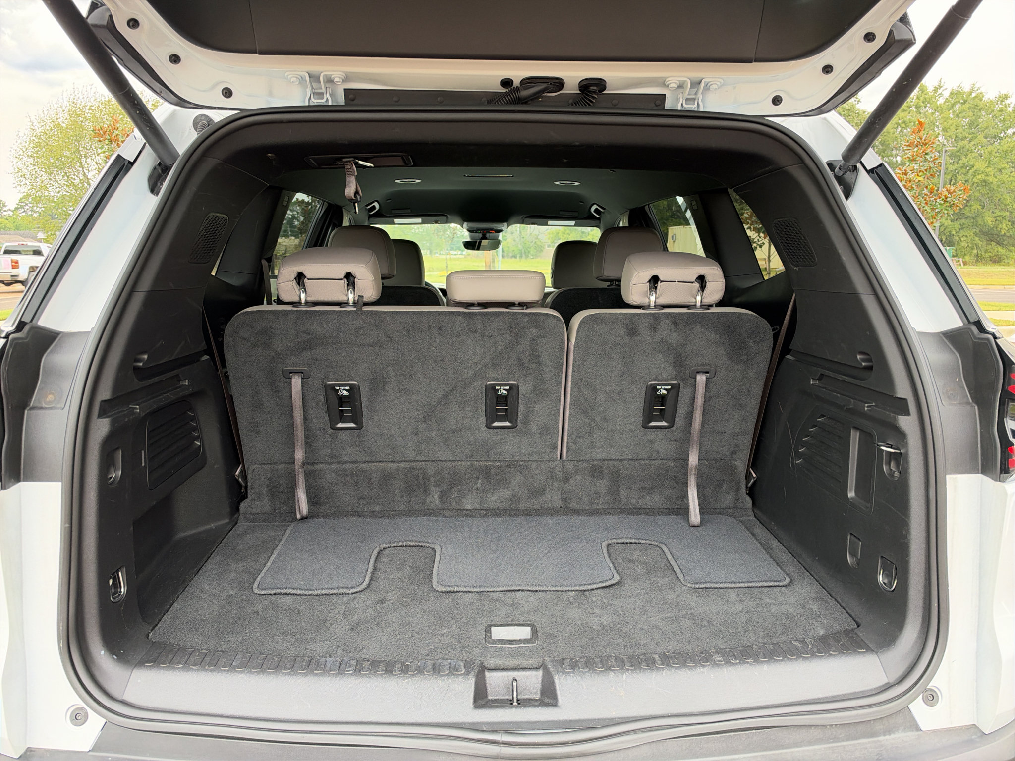 Used 2026 GMC Acadia Elevation w/ Elevation Premium Package FWD image 17