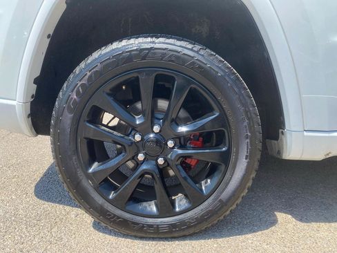 Used 2019 Jeep Grand Cherokee Altitude RWD image 4