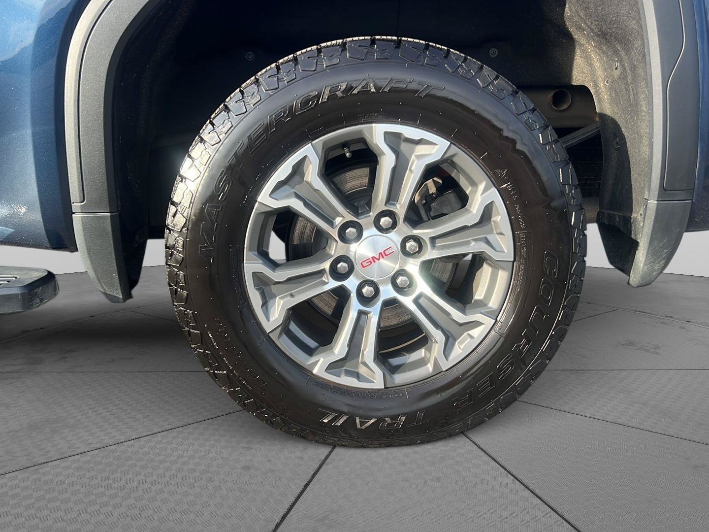 Used 2023 GMC Sierra 1500 SLE AWD/4WD image 4