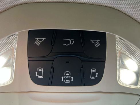 Used 2022 Chrysler Pacifica Touring-L image 31