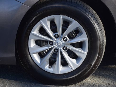 Used 2015 Toyota Camry LE FWD image 36