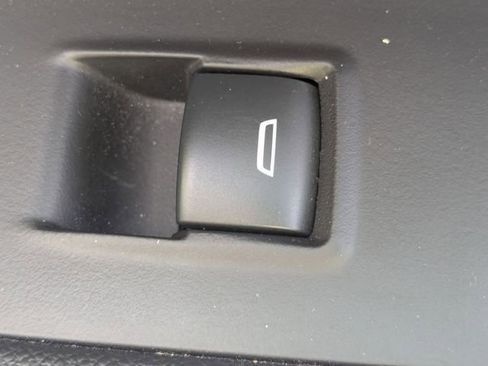 Used 2024 GMC Terrain SLE FWD image 32