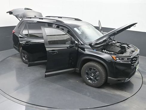 Used 2025 Honda Pilot TrailSport image 40