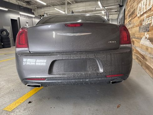 Used 2019 Chrysler 300 S image 10