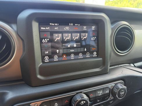 Used 2021 Jeep Wrangler Unlimited Sport AWD/4WD image 35
