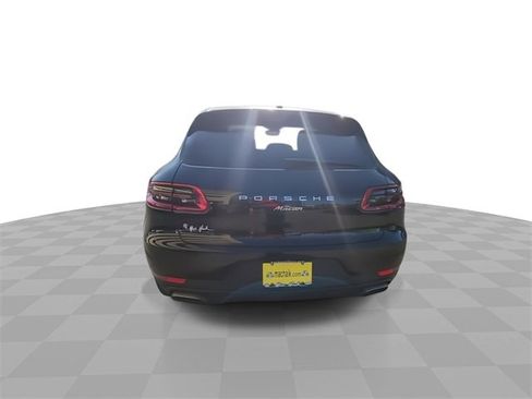 Used 2018 Porsche Macan Base image 7