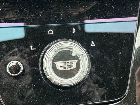 Certified 2025 Cadillac Escalade Premium Luxury image 32