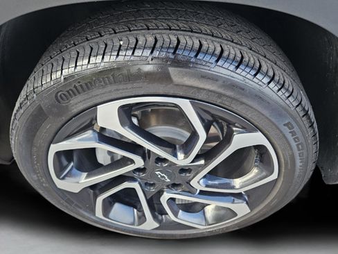 Used 2025 Chevrolet Trax RS w/ Driver Confidence Package image 29