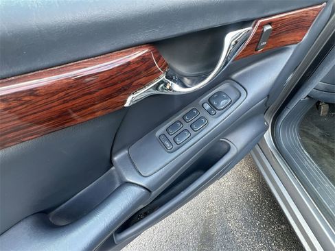 Used 2002 Cadillac De Ville Hearse image 21