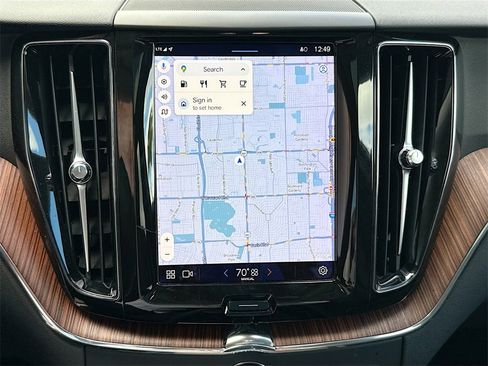 Used 2023 Volvo XC60 B5 Plus image 14