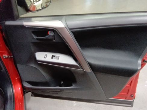 Used 2016 Toyota RAV4 LE image 19