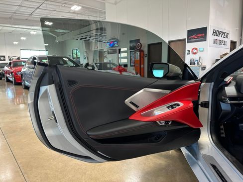 Used 2021 Chevrolet Corvette Stingray Preferred Cpe w/ Z51 Performance Package RWD image 11