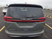 Used 2021 Chrysler Pacifica Touring-L FWD image 5