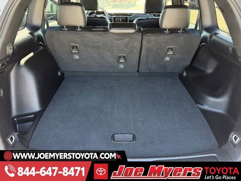 Used 2025 Jeep Grand Cherokee Altitude image 30