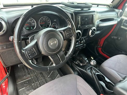 Used 2013 Jeep Wrangler Rubicon w/ Connectivity Group AWD/4WD image 13