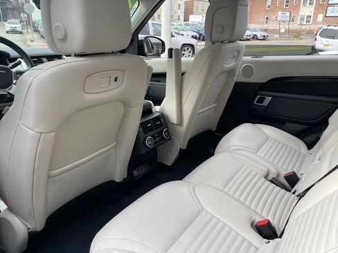 Used 2025 Land Rover Discovery S image 8