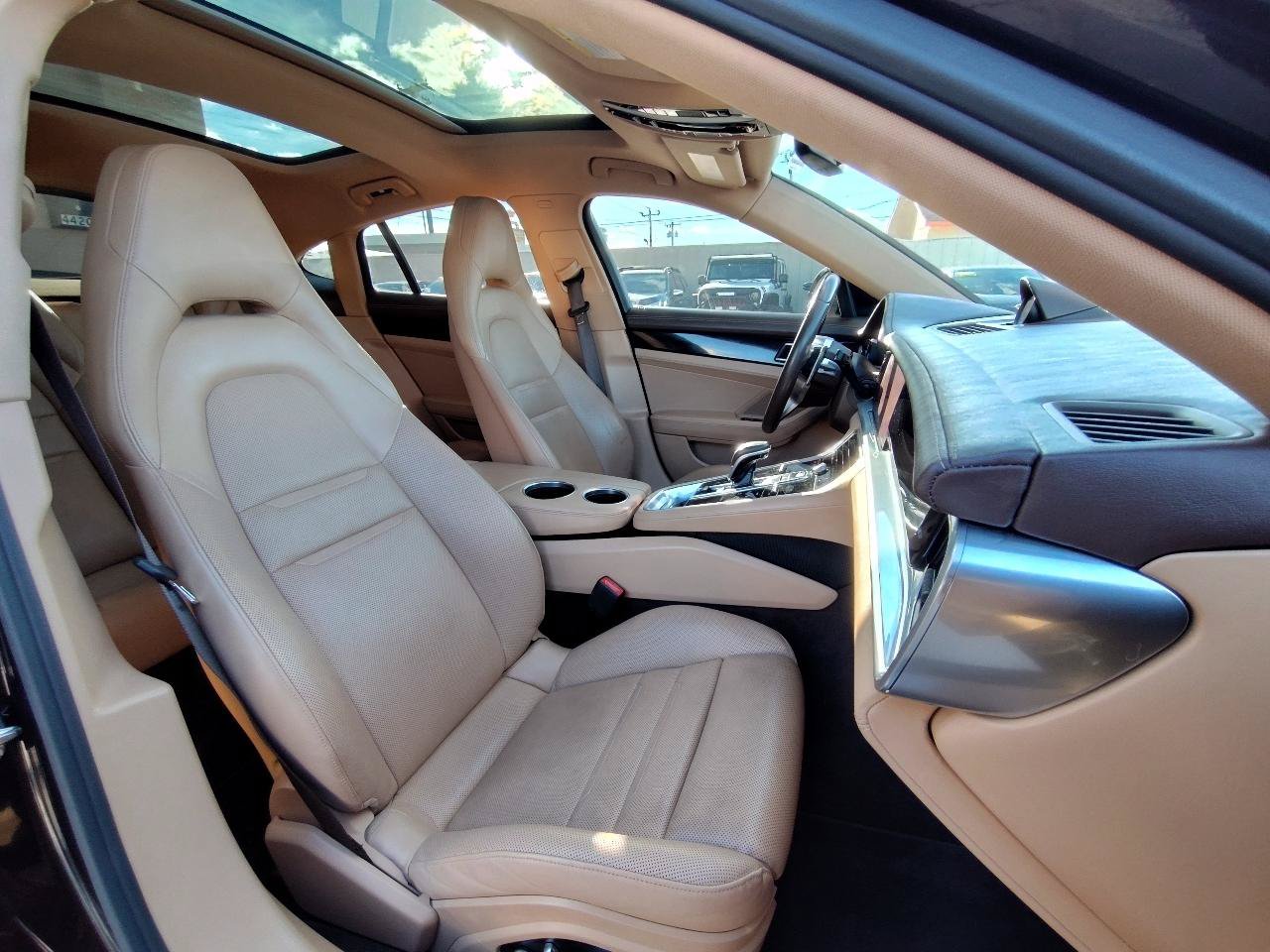 Used 2018 Porsche Panamera RWD image 56