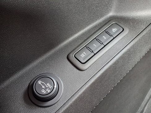 Used 2024 Chevrolet Equinox Premier image 18