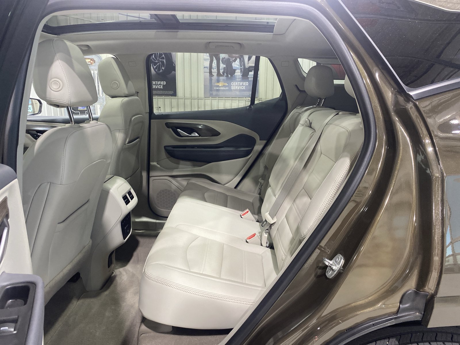Used 2024 GMC Terrain Denali w/ Denali Premium Package AWD/4WD image 12