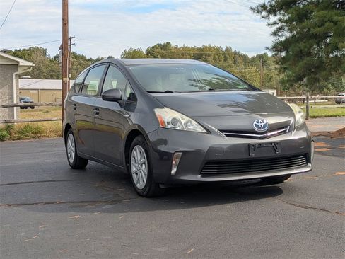 Used 2012 Toyota Prius V Two image 3