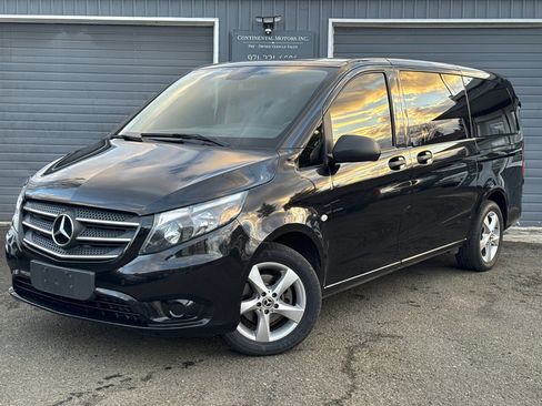 Used 2018 Mercedes-Benz Metris Passenger image 1