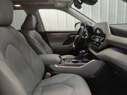 Used 2020 Toyota Highlander Platinum AWD/4WD image 21
