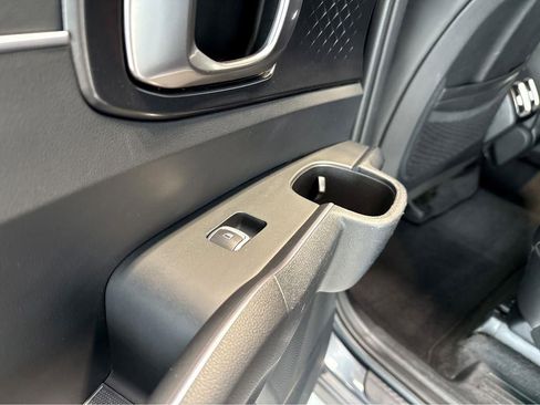 Used 2024 Kia Sorento S image 37