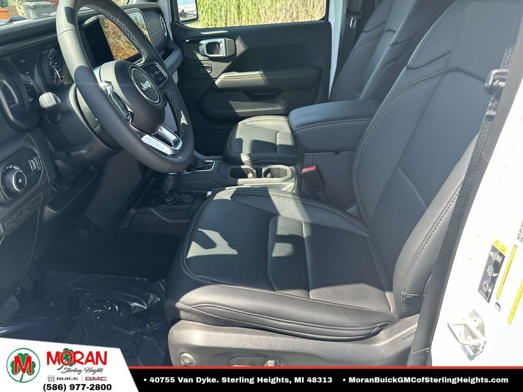 Used 2026 Jeep Wrangler Unlimited Sahara AWD/4WD image 20