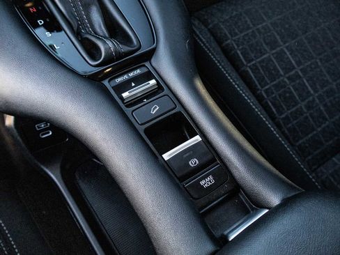 Used 2024 Honda HR-V LX image 19