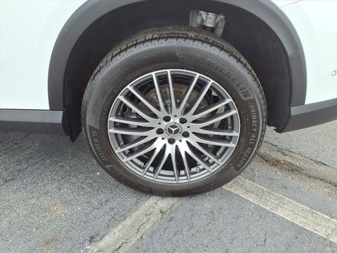 Used 2024 Mercedes-Benz GLC 300 4MATIC image 36