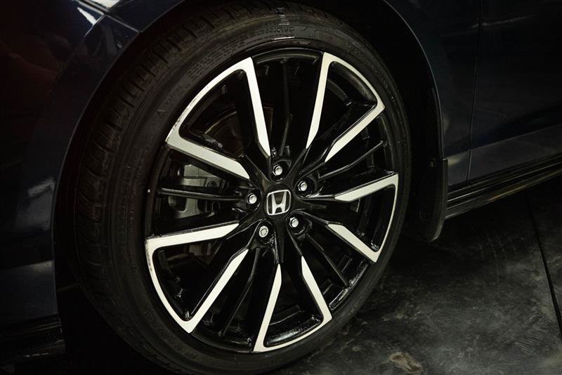 Used 2025 Honda Accord Touring image 3