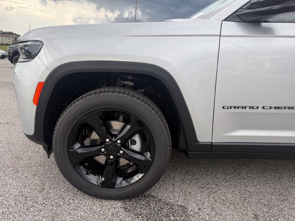 New 2026 Jeep Grand Cherokee Limited w/ Limited Altitude Package AWD/4WD image 23
