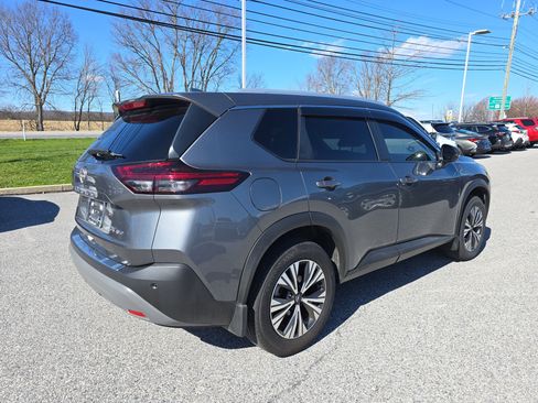 Used 2022 Nissan Rogue SV w/ SV Premium Package image 8