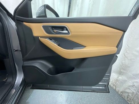 Used 2023 Nissan Rogue Platinum w/ Platinum Premium Package FWD image 22
