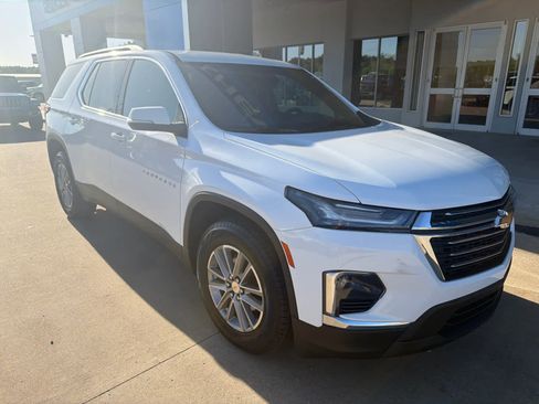 Used 2023 Chevrolet Traverse LT FWD image 9