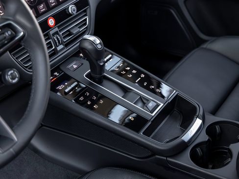 Certified 2026 Porsche Macan AWD/4WD image 39