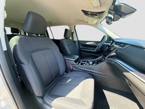 Used 2023 Jeep Grand Cherokee L Laredo image 14