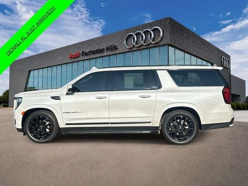 Used 2023 GMC Yukon XL Denali w/ Advanced Technology Package AWD/4WD image 2